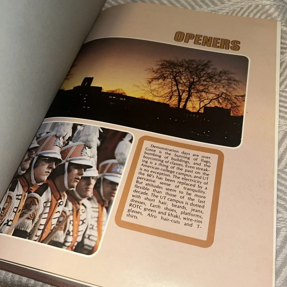 VOLUNTEER UNIVERSITY OF‎ TENNESSEE 1976 YEARBOOK Blank